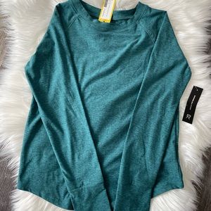 ⭐️ New with tags, dry quick, moisture RUNAWAY.